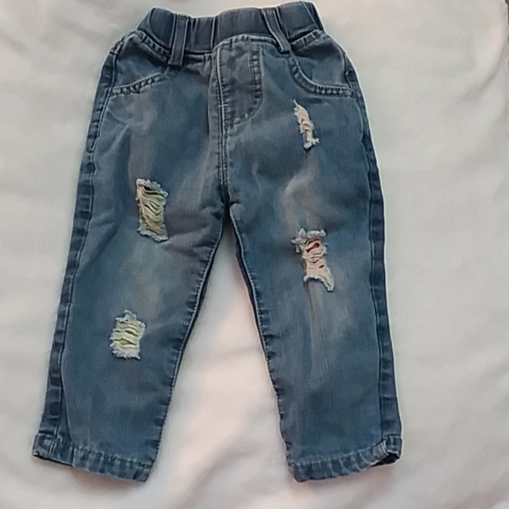 2T Distressed Jeans